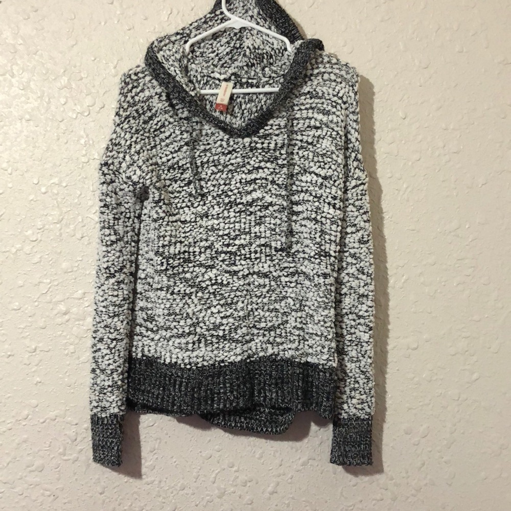 no boundaries black and white sweater, size M